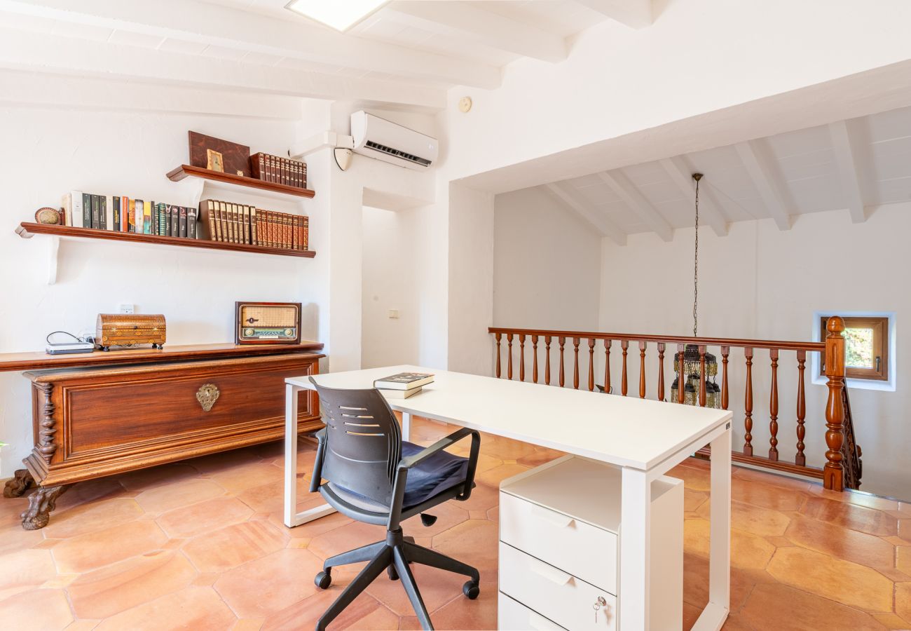 Country house in Cas Concos - Finca Can Quadrat by Mallorca House Rent